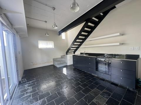 1 Bedroom Property for Sale in Vredehoek Western Cape